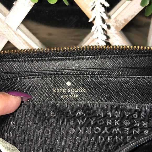 Kate spade ♠️ zip around wallet - Picture 3 of 3